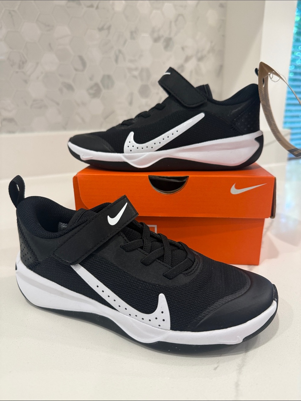 Nike Black and White Kids Sneakers Size 1.5Y New